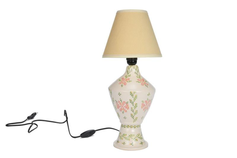 Lamp, with a clay base which is painted in a traditional embroidery pattern